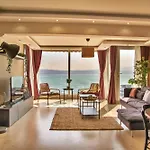 Sea View 3Br Flat - Steps From Coast Road