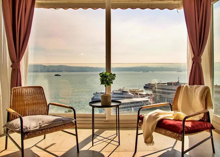 Sea View 3Br Flat - Steps From Coast Road