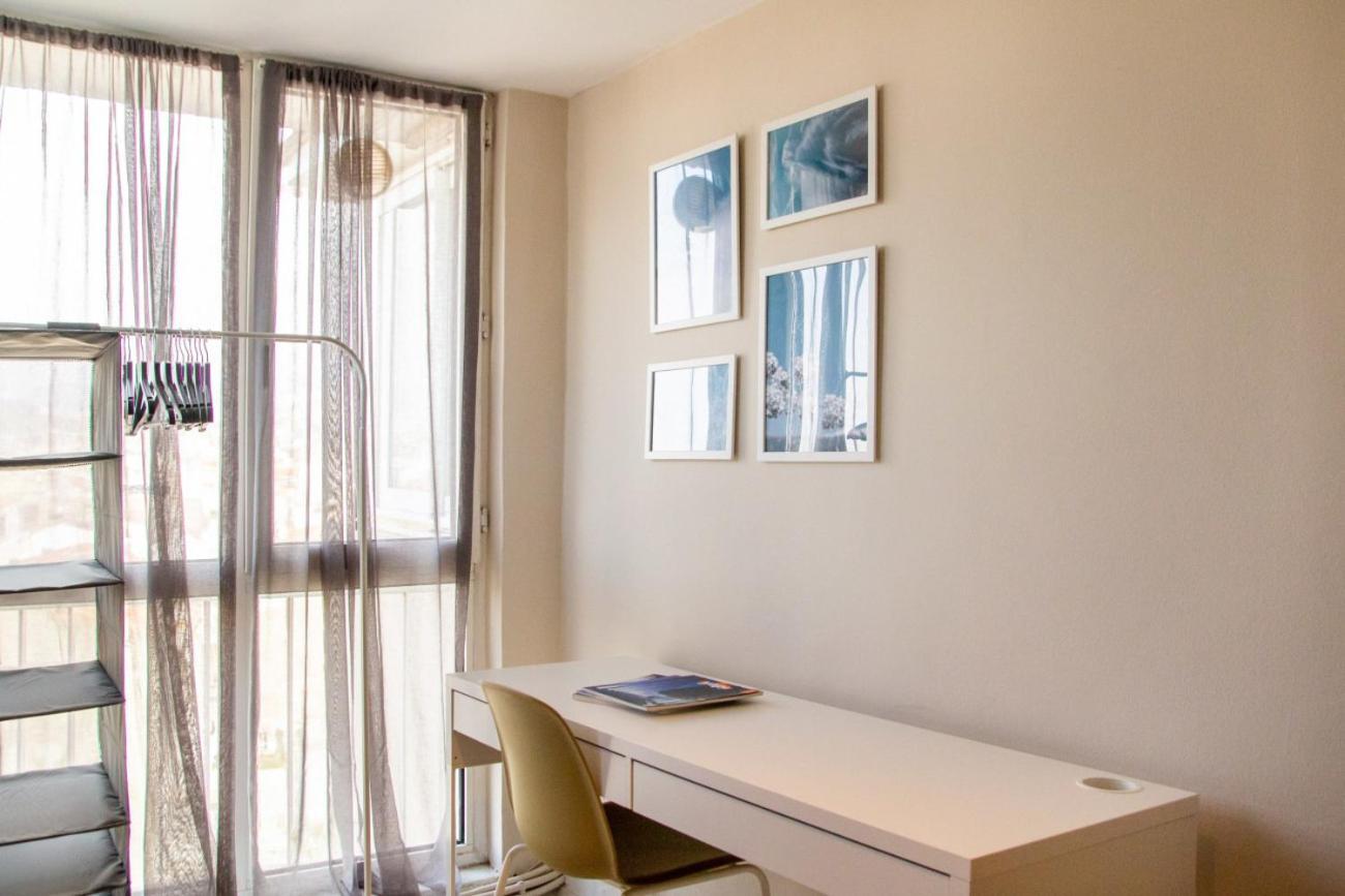 Sea View 3br Flat - Steps From Coast Road Apartment *