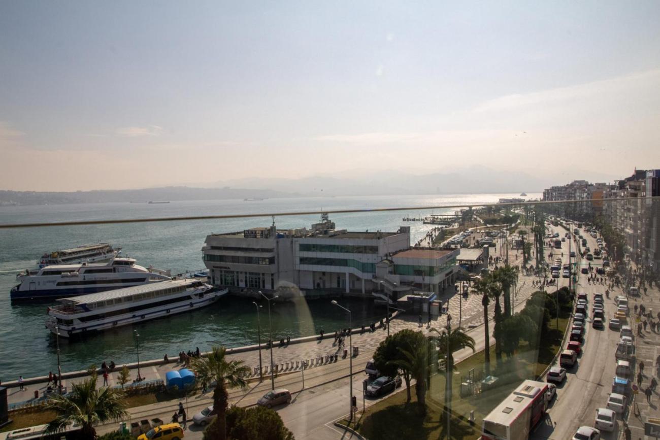 Sea View 3br Flat - Steps From Coast Road Apartment Izmir