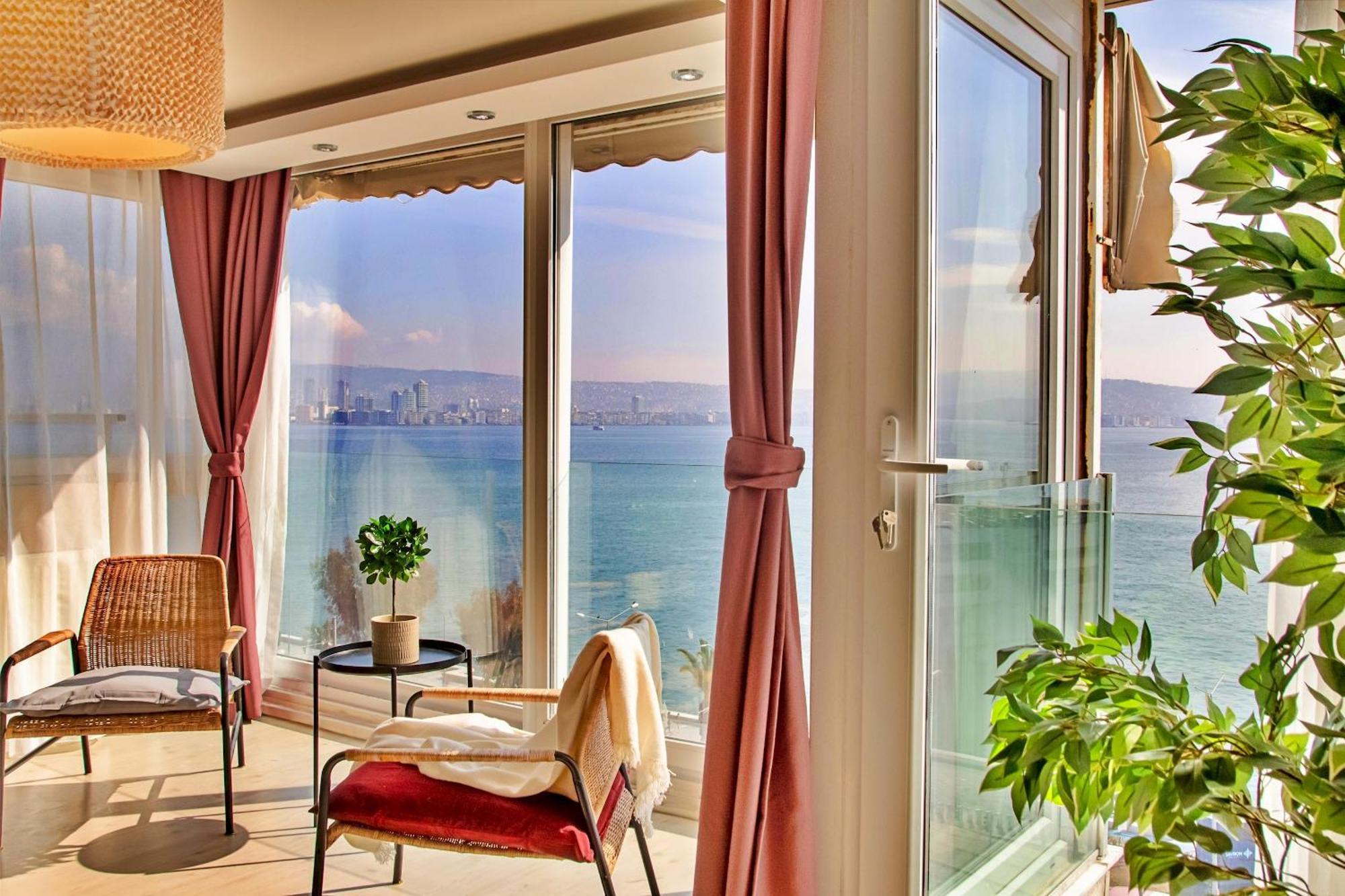 Apartment Sea View 3br Flat - Steps From Coast Road *