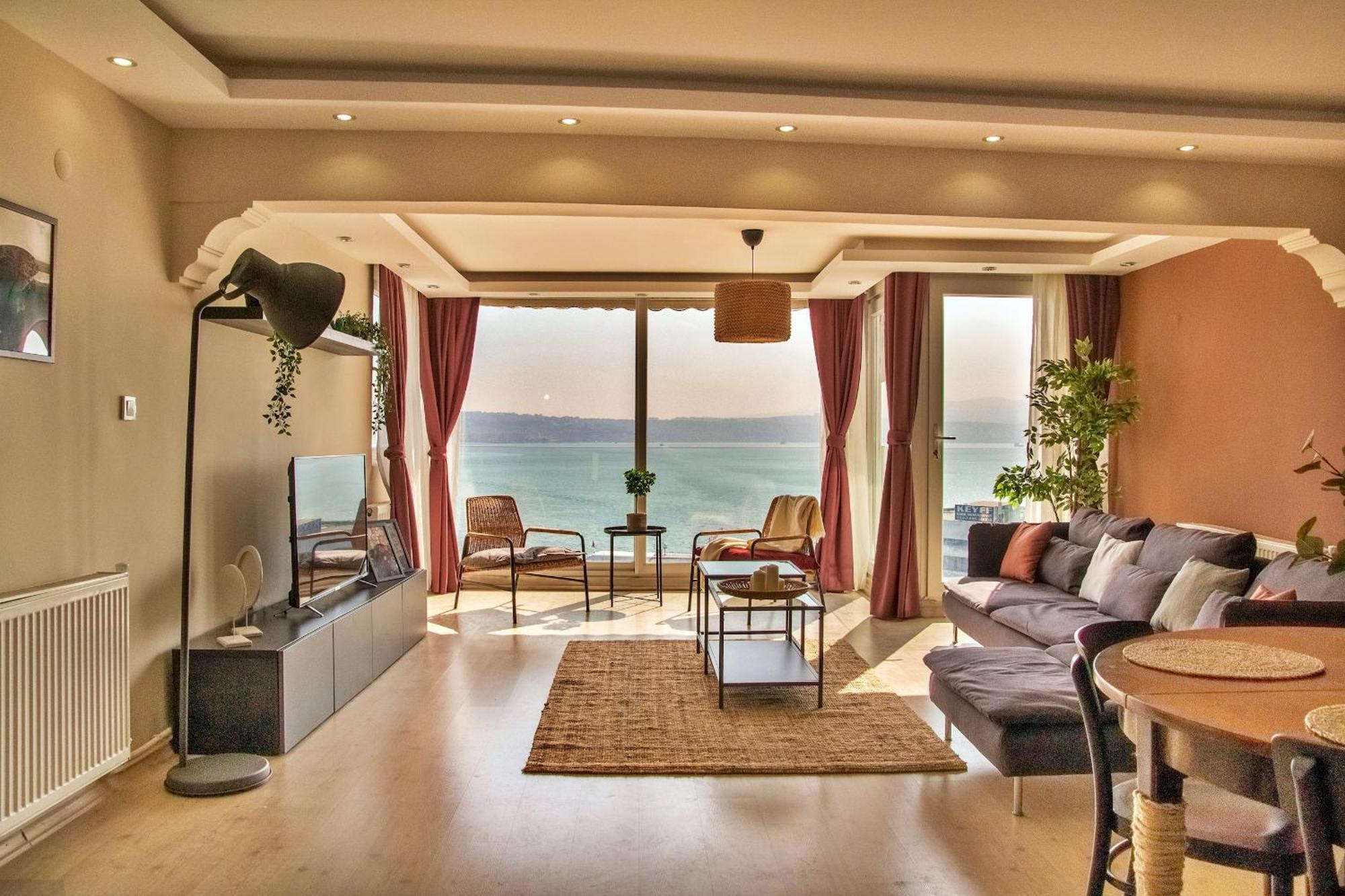 Apartment Sea View 3br Flat - Steps From Coast Road Izmir