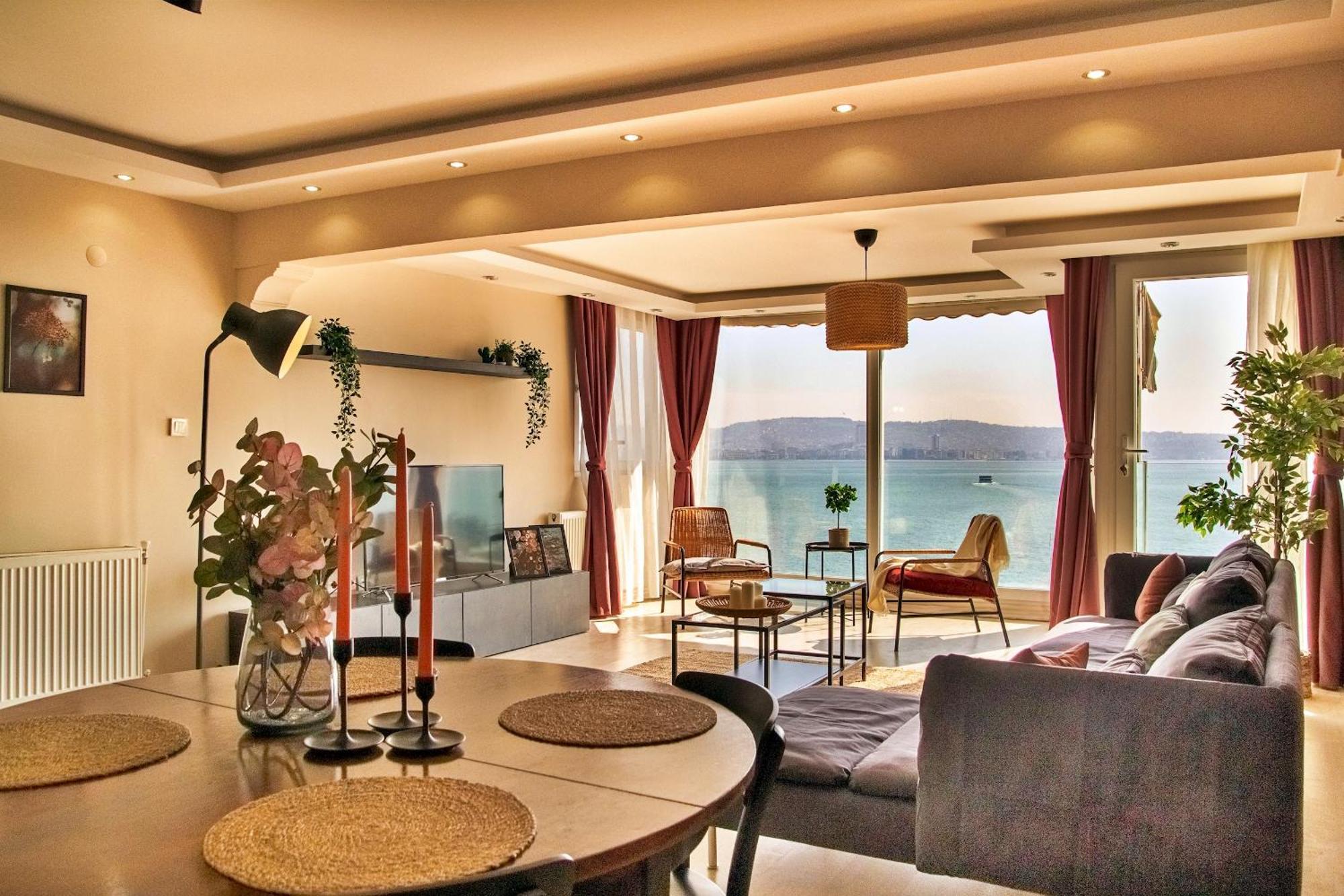 Sea View 3br Flat - Steps From Coast Road Apartment *