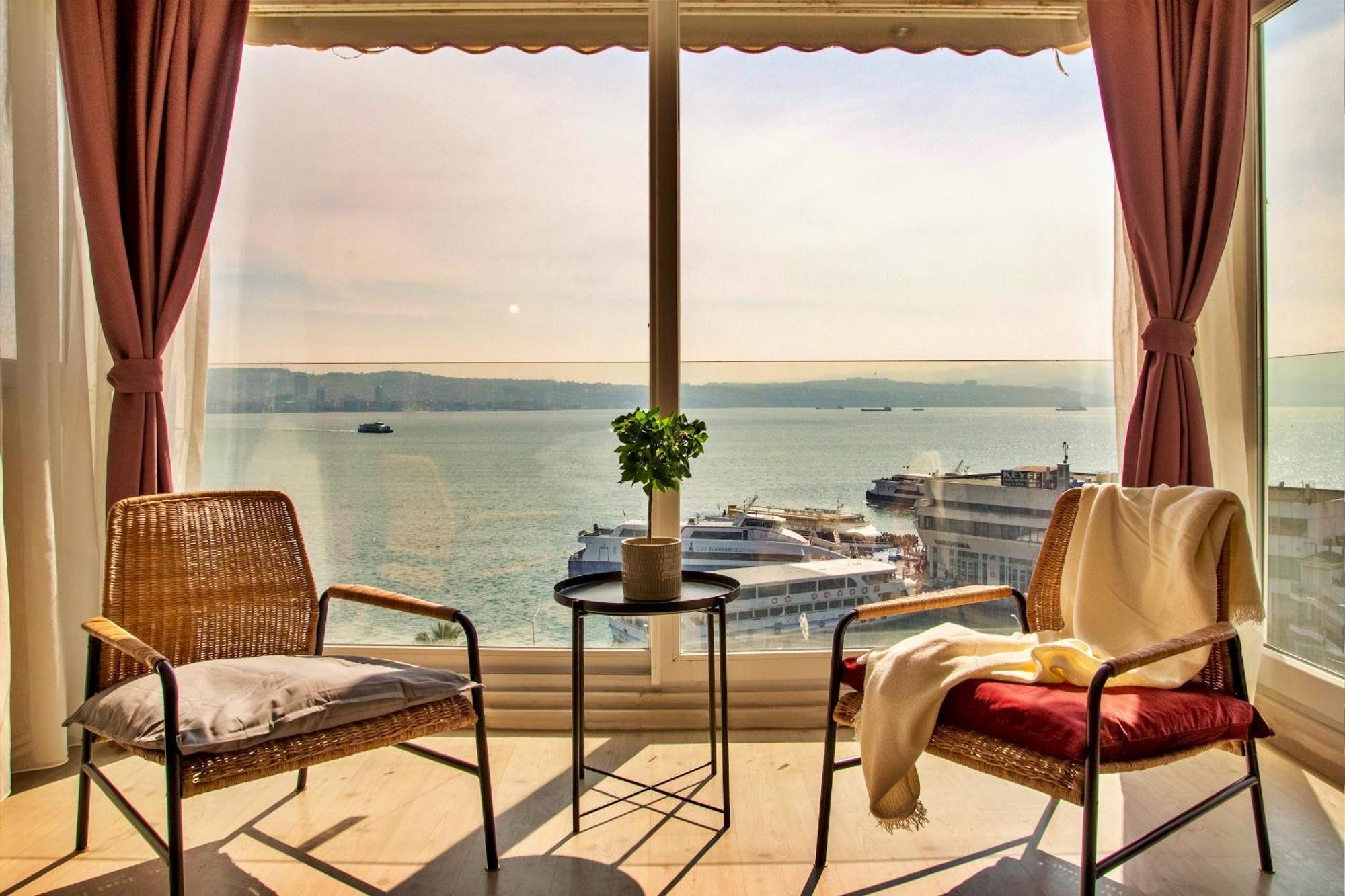 Apartment Sea View 3br Flat - Steps From Coast Road *
